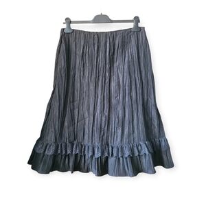Witchy Black Crinkle Midi Skirt Tiered Hem With Lace Dark Cottagecore XL